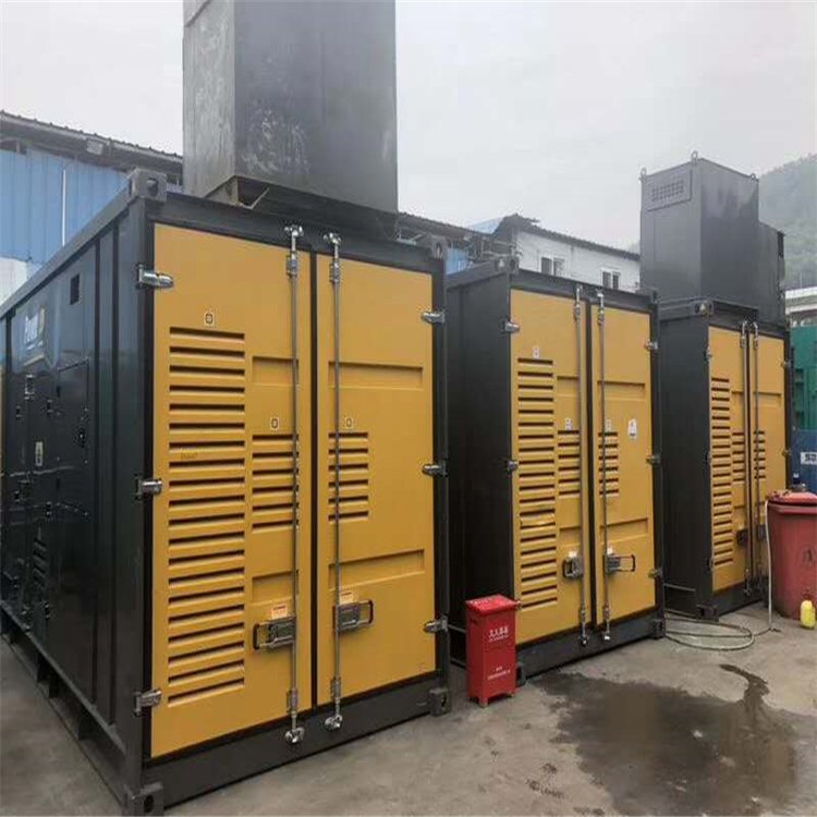 大型温度变化对不同类型欠压保护装置的可靠性影响有何差异？